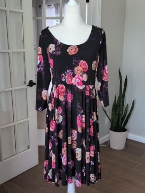 torrid Black Floral Scoop-Neck Long Sleeve Knee Length Dress Size 1